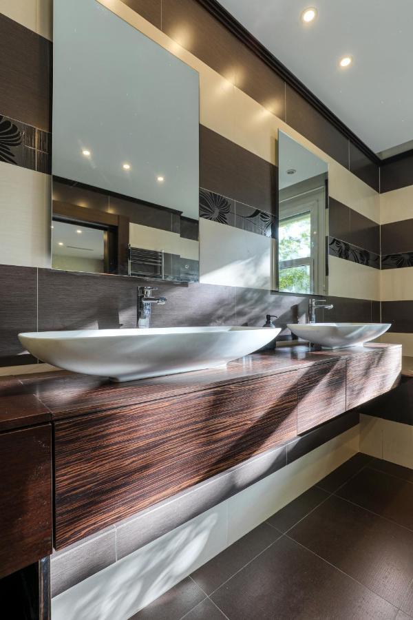 Montaigne Executive Suite ปารีส ภายนอก รูปภาพ
